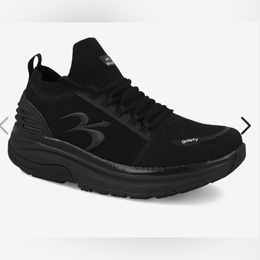 Women’s G.DEFY Black Mateem  Athletic Shoes with Chunky Sole Design, size 8